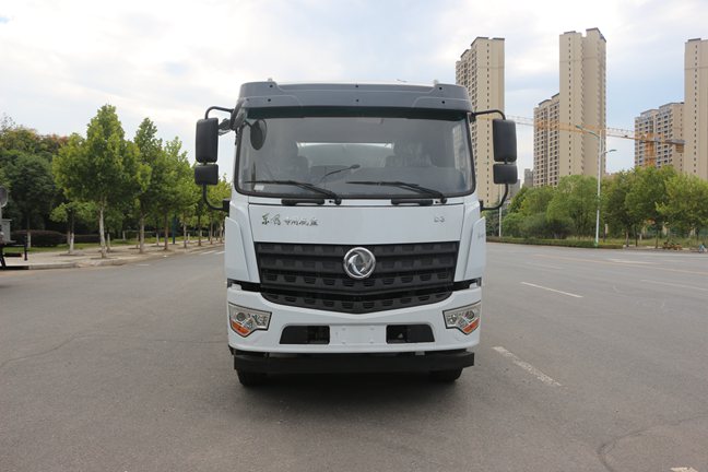 东风专底D3，20方洒水车