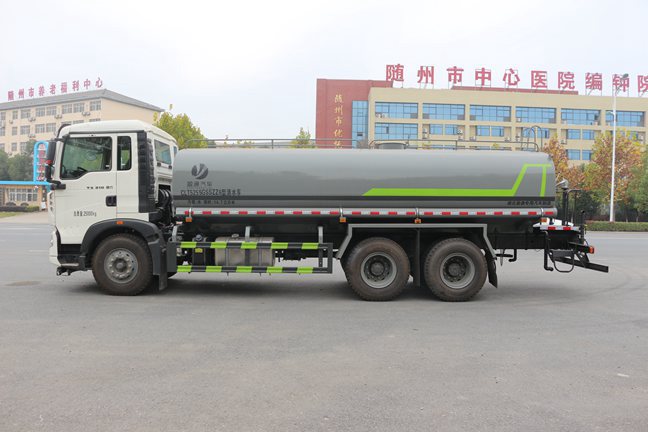 重汽豪沃20方洒水车