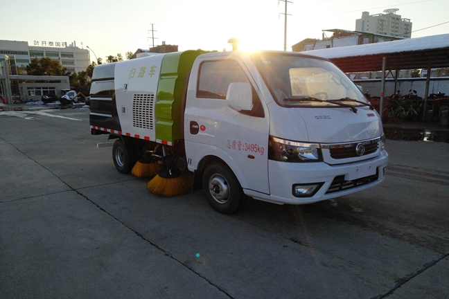东风途逸扫路